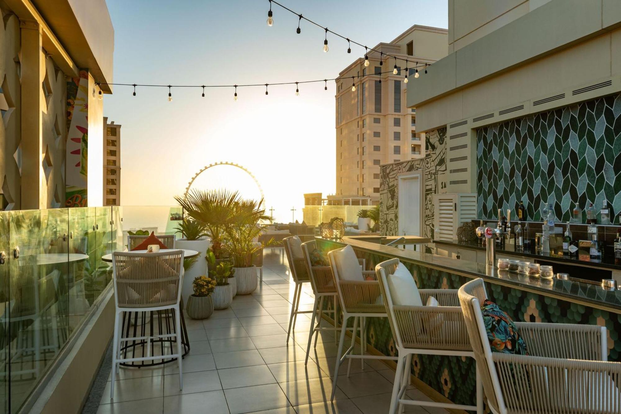 होटल Delta By Marriott Jumeirah Beach, 4*