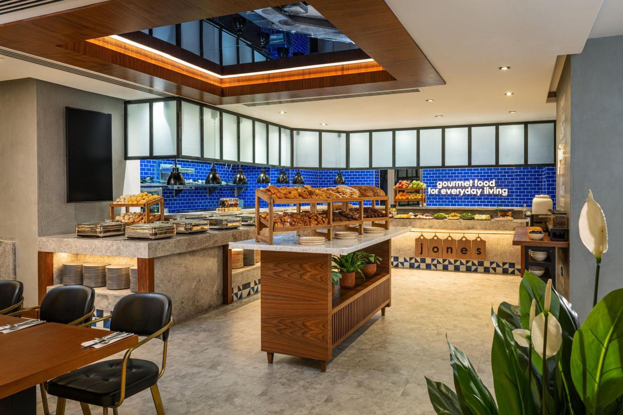 Delta By Marriott Jumeirah Beach, Готель